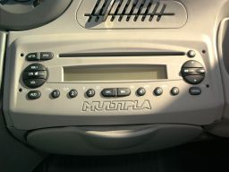 Ansicht des CD-Radios. Ansicht des CD-Radios.