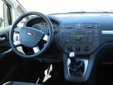 Lenkrad und Mittelkonsole im Focus C-MAX. Lenkrad und Mittelkonsole im Focus C-MAX.