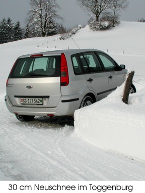 Ford Fusion bei 30 cm Neuschnee. Ford Fusion bei 30 cm Neuschnee.
