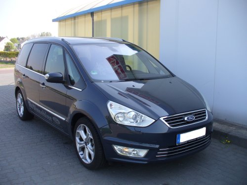 Der Ford-Galaxy "Facelift" von vorne. 