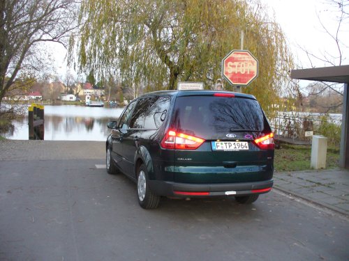 Der Wagen kurz vor der ersten Fährfahrt. 