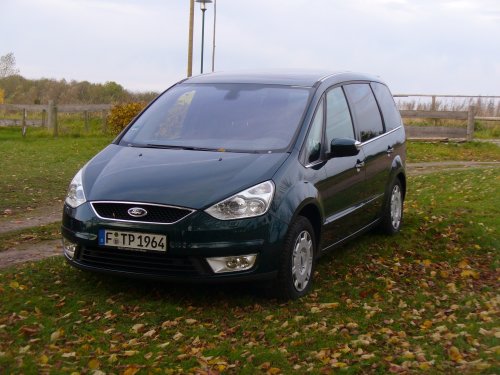 Der Ford Galaxy — nun wieder mit Winterreifen in Zarfzow. 