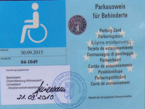 Der EU-Parkausweis für Menschen mit Behinderungen. Der EU-Parkausweis für Menschen mit Behinderungen.