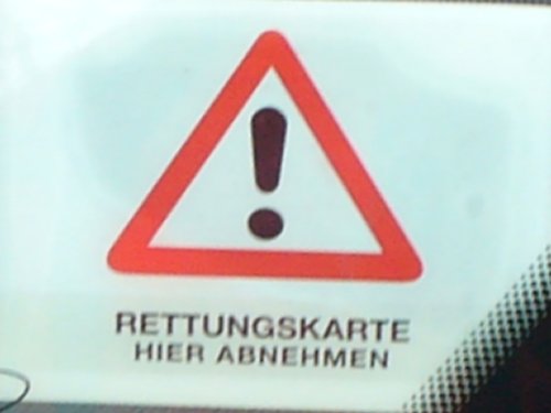 Die Rettungskarte in der empfohlenen Hülle: Einfach zu befestigen, rückstandslos zu entfernen — und im Zweifelsfall geeignet, Leben zu retten. Die Rettungskarte in der empfohlenen Hülle: Einfach zu befestigen, rückstandslos zu entfernen — und im Zweifelsfall geeignet, Leben zu retten.