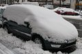 Unser Ford Galaxy — tief unter Schnee begraben. 