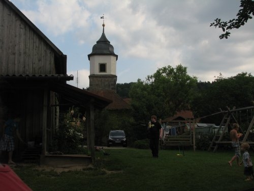 Urlaubsidylle mit Auto in Urphertshofen. 