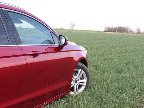 Diverse Detailaufnahmen vom Ford Mondeo. 