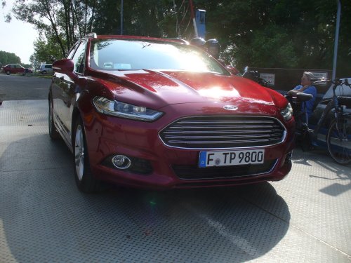 Die erste kleine Fährfahrt im Land Brandenburg für den Ford Mondeo. Die erste kleine Fährfahrt im Land Brandenburg für den Ford Mondeo.