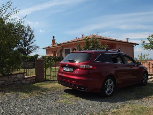 Mondeo mit Ferienhaus. 