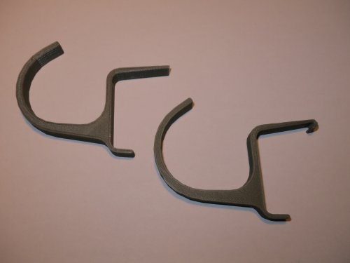 Regenschirmhalter, Version 1 mit leider abgebrochener Nase. Regenschirmhalter, Nase abgebrochen.