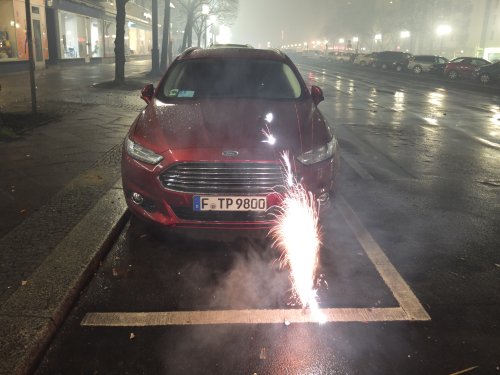 Der Mondeo zu Silvester. 