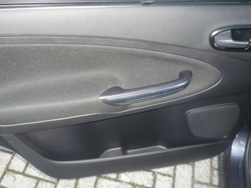 Ablagefach in der linken hinteren Tür. Ablagefach in der linken hinteren Tür.