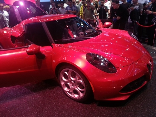 Alfa Romeo 4C, sieht aus wie ein kleiner Ferrari. Alfa Romeo 4C.