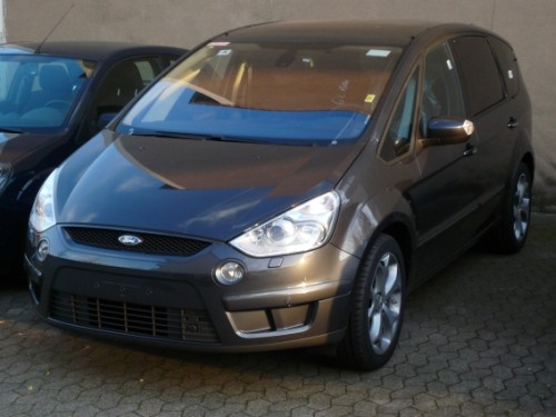 Ford S-MAX ausgeliefert. 