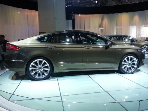 Seitenansicht des neuen Ford Mondeo in der Vignale Ausstattung. Seitenansicht des neuen Ford Mondeo in der Vignale Ausstattung.
