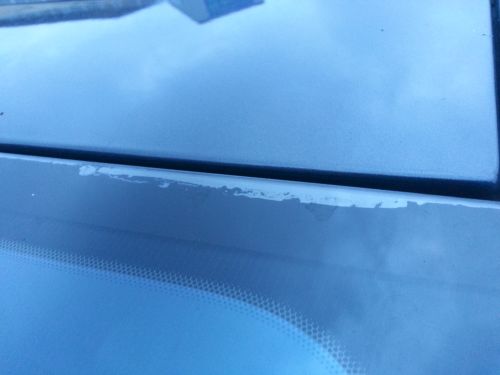 Frontscheibe löst sich. Luftblasen unter der Frontscheibe. Frontscheibe löst sich. Luftblasen unter der Frontscheibe.