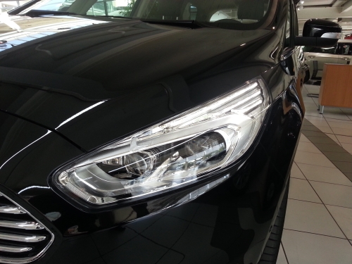 LED Scheinwerfer an einem Ford Galaxy. LED Scheinwerfer an einem Ford Galaxy.