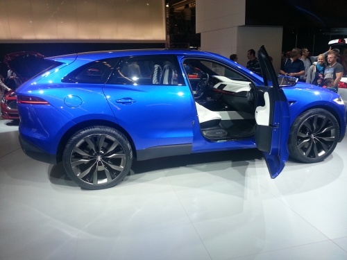 Auch Jaguar schickt bald einen SUV ins Rennen. Hier die SUV-Studie C-X17 von Jaguar. SUV-Studie C-X17 von Jaguar.
