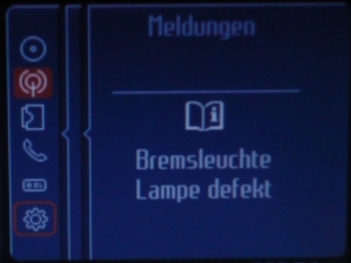 Meldung des Bordcomputers Bremsleuchte Lampe defekt. 