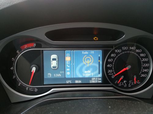 Sofort nach dem Motorstart geht die Motorkontrolllampe an. Sofort nach dem Motorstart geht die Motorkontrolllampe an.