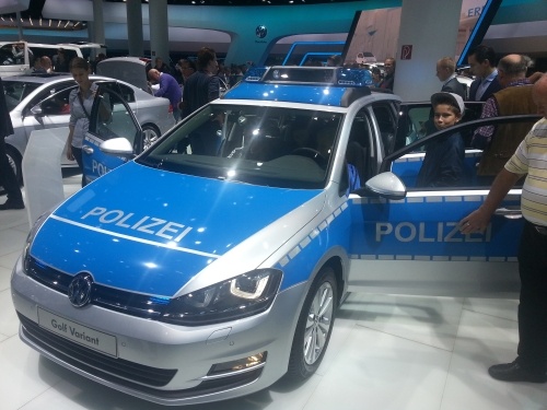 Der Polizei Golf, sehr beliebt bei den Messebesuchern, vor allem bei den Kindern. Der Golf für die Polizei.