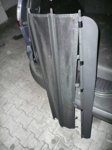So sieht das komplette zweiteilige Rückhaltenetz aus. Zweiteiliges Rückhaltenetz für den S-MAX.