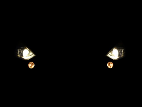 Abblendlicht mit BI-Xenon-Scheinwerfern. Abblendlicht mit BI-Xenon-Scheinwerfern.
