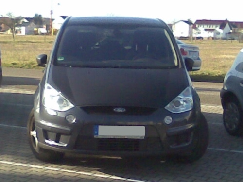 S-MAX auf dem Sonnenparkplatz. 