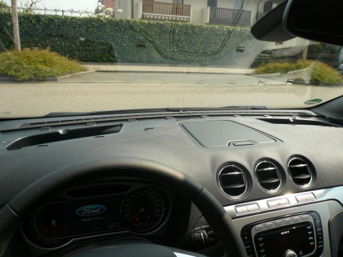 Navi im Ablagefach - Langzeittest Ford S-MAX Titanium 2.0 Flexifuel 