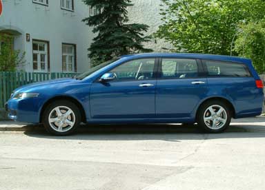 Fahrerseite des Honda Accord Tourer. 