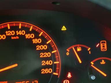 Aufleuchtende VSA-Warnleuchte im Honda Accord. Aufleuchtende VSA-Warnleuchte im Honda Accord.