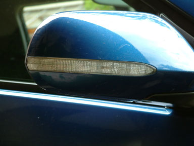 Detailaufnahme Rückspiegel. Detailaufnahme Rückspiegel.