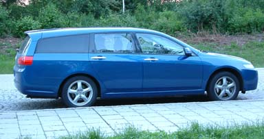 Honda Accord Tourer mit abgedunkelten Scheiben. 