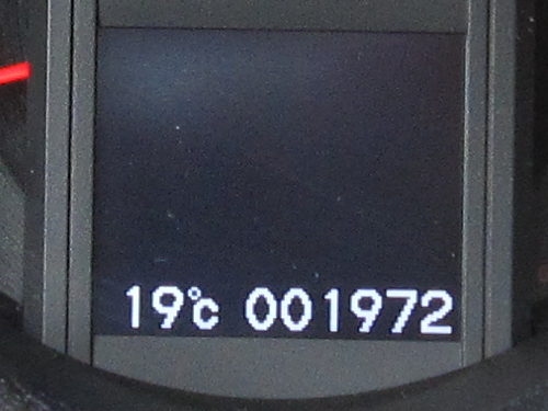 Anzeige Außentemperatur und Gesamtkilometer. Anzeige Bordcomputer 1.