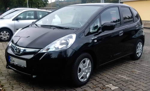 Das neue Auto von vorne links. So sieht er von vorne links aus.
