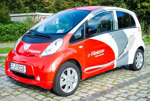 Elektroauto Peugeot iOn von vorne links. Elektroauto Peugeot iOn.