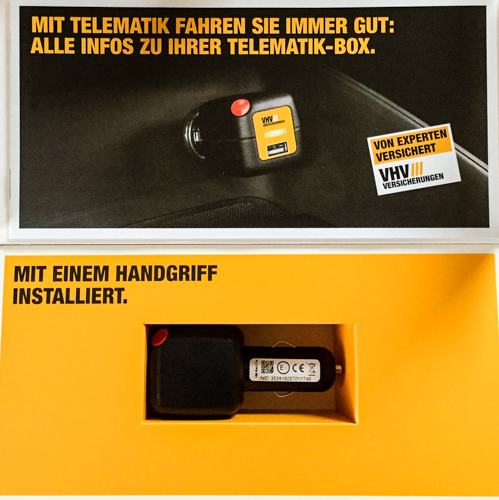 Der VHV Telematik Stick wird im Präsentkarton geliefert. 