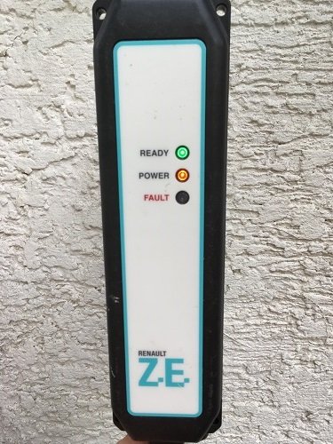 Steuergerät im 230V Notladekabel. 