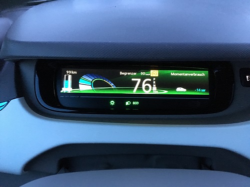 Renault Zoe Tachoanzeige mit Energiefluss. Renault Zoe Tachoanzeige mit Energiefluss.