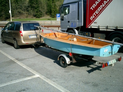 Lancia Phedra mit Boot auf dem Brenner. 