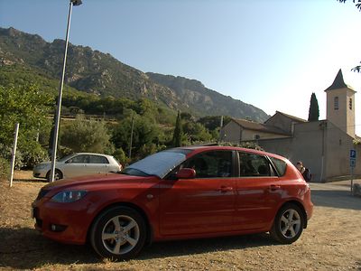 Der Mazda in der Sonne. 