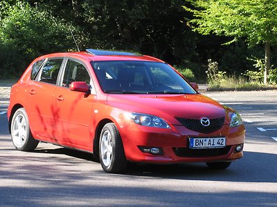 Mazda3 nun mit Schiebedach von Webasto. 