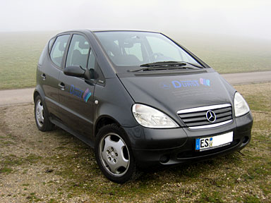 Auto im Nebeldunst. Auto im Nebeldunst.