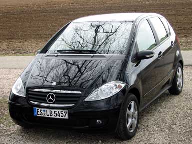 Auto, von schräg vorne aufgenommen. Auto, von schräg vorne aufgenommen.