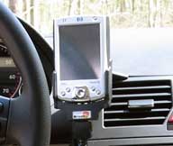PDA in der auf dem ProClip montierten Halterung in der Mercedes A-Klasse. 