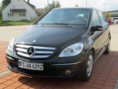 Schwarzer Mercedes 2013. 