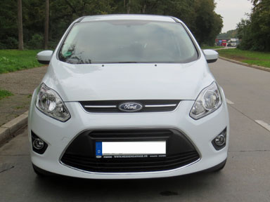 Weißer Ford Grand C-Max. 