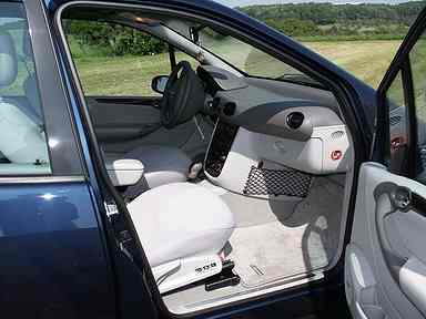 Mercedes A 170 - Blick in den Innenraum. Mercedes A 170 - Blick in den Innenraum.