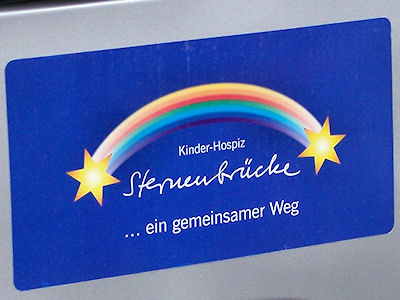 Ein Augenschmauß. Aufkleber, nagelneu.