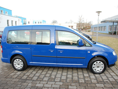 Der Blauwal in voller Länge. Caddy Maxi von der Seite.